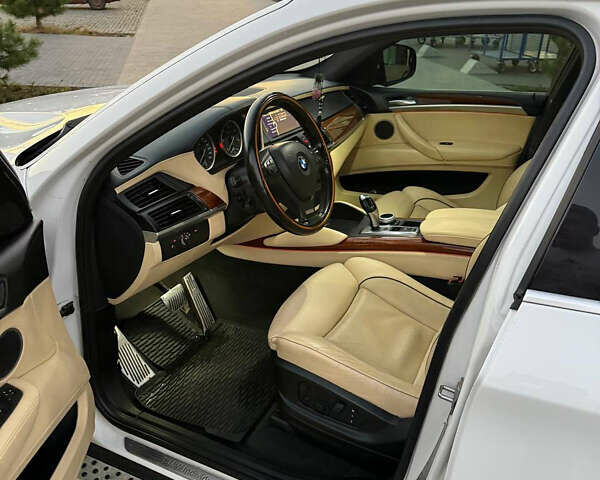 Белый БМВ Х6, объемом двигателя 2.99 л и пробегом 261 тыс. км за 23999 $, фото 1 на Automoto.ua