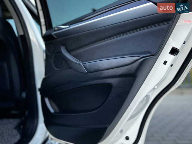 Белый БМВ Х6, объемом двигателя 3 л и пробегом 200 тыс. км за 22800 $, фото 74 на Automoto.ua