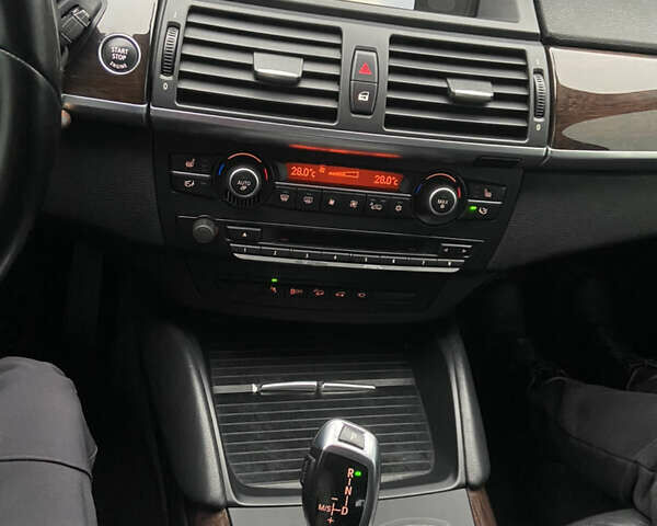 Белый БМВ Х6, объемом двигателя 3 л и пробегом 170 тыс. км за 26500 $, фото 15 на Automoto.ua