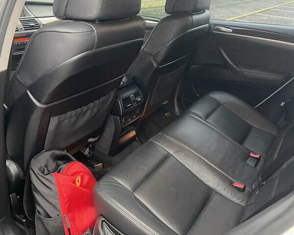 Белый БМВ Х6, объемом двигателя 3 л и пробегом 170 тыс. км за 26500 $, фото 11 на Automoto.ua