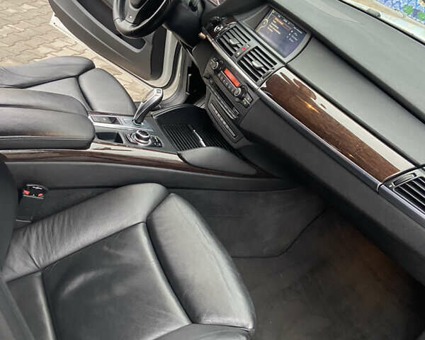 Белый БМВ Х6, объемом двигателя 3 л и пробегом 170 тыс. км за 26500 $, фото 5 на Automoto.ua