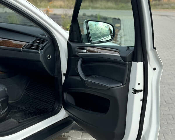 Белый БМВ Х6, объемом двигателя 2.99 л и пробегом 188 тыс. км за 26000 $, фото 33 на Automoto.ua