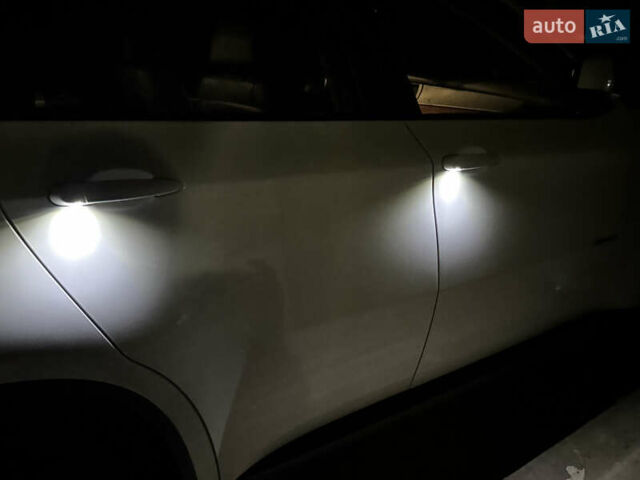 Белый БМВ Х6, объемом двигателя 2.99 л и пробегом 188 тыс. км за 26000 $, фото 92 на Automoto.ua