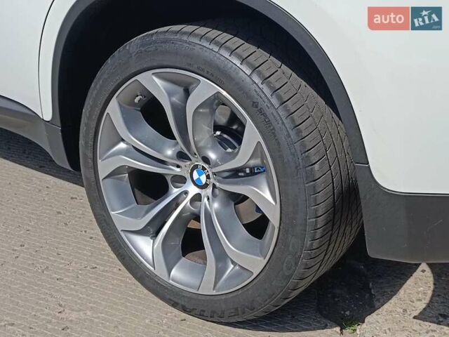 Белый БМВ Х6, объемом двигателя 3 л и пробегом 170 тыс. км за 19490 $, фото 13 на Automoto.ua