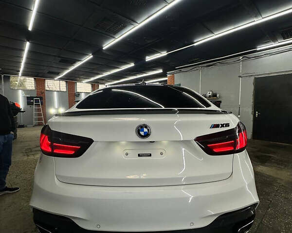 Белый БМВ Х6, объемом двигателя 2.98 л и пробегом 180 тыс. км за 27500 $, фото 6 на Automoto.ua