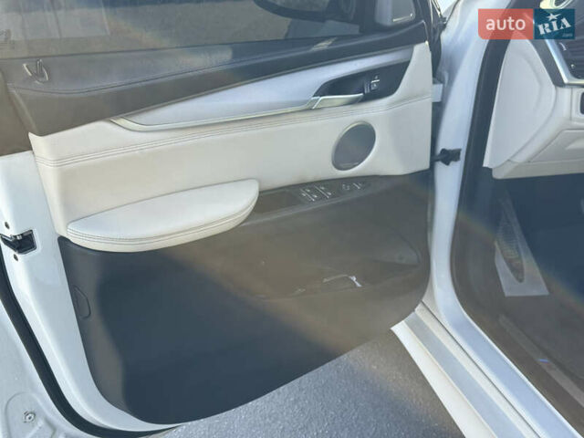 Белый БМВ Х6, объемом двигателя 4.39 л и пробегом 152 тыс. км за 38000 $, фото 9 на Automoto.ua