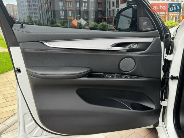 Білий БМВ Х6, об'ємом двигуна 3 л та пробігом 156 тис. км за 27777 $, фото 10 на Automoto.ua