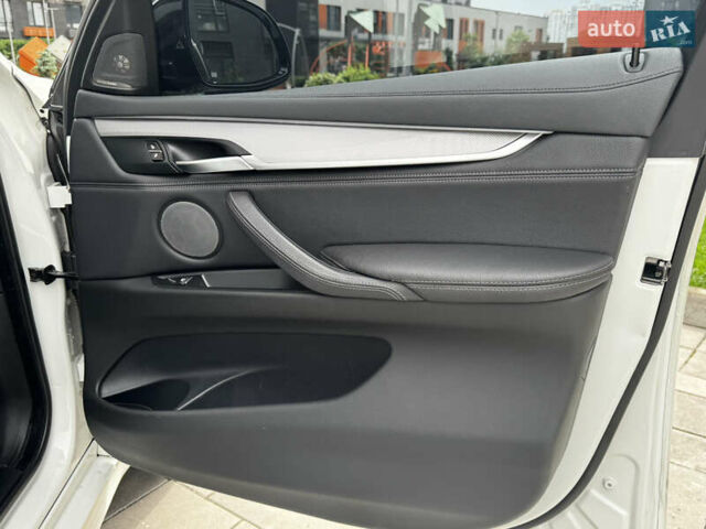 Білий БМВ Х6, об'ємом двигуна 3 л та пробігом 156 тис. км за 27777 $, фото 23 на Automoto.ua