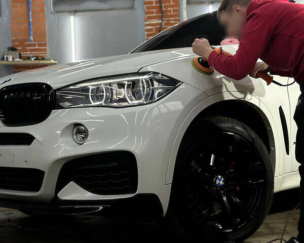 Белый БМВ Х6, объемом двигателя 2.98 л и пробегом 180 тыс. км за 27500 $, фото 10 на Automoto.ua