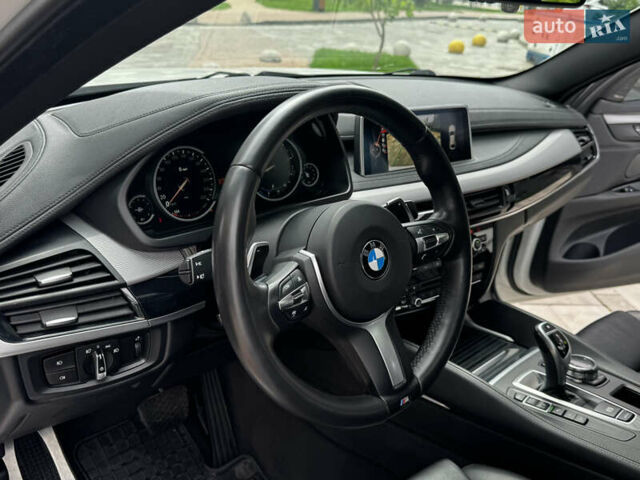 Белый БМВ Х6, объемом двигателя 3 л и пробегом 156 тыс. км за 27900 $, фото 15 на Automoto.ua