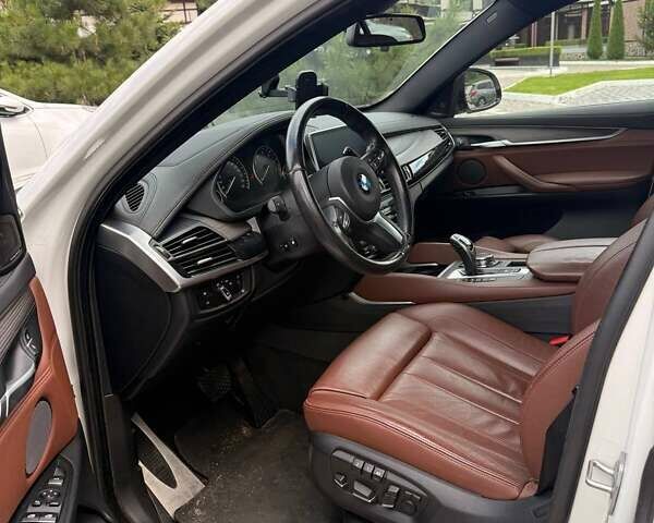 Белый БМВ Х6, объемом двигателя 3 л и пробегом 111 тыс. км за 44400 $, фото 9 на Automoto.ua