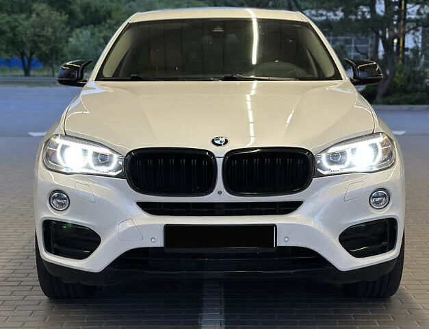 Белый БМВ Х6, объемом двигателя 3 л и пробегом 157 тыс. км за 25999 $, фото 1 на Automoto.ua