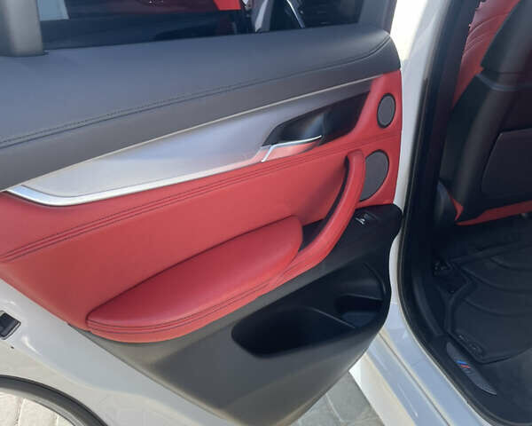 Білий БМВ Х6, об'ємом двигуна 2.99 л та пробігом 97 тис. км за 41500 $, фото 13 на Automoto.ua