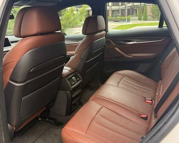 Белый БМВ Х6, объемом двигателя 3 л и пробегом 111 тыс. км за 44400 $, фото 7 на Automoto.ua