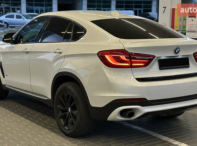 Белый БМВ Х6, объемом двигателя 3 л и пробегом 157 тыс. км за 25999 $, фото 6 на Automoto.ua