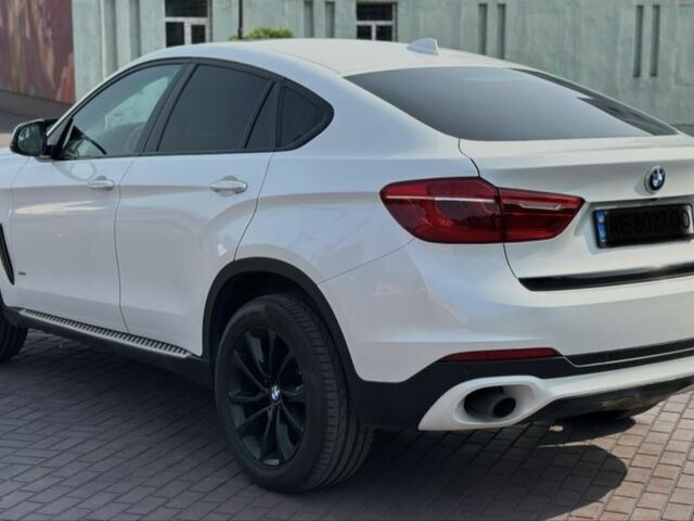 Белый БМВ Х6, объемом двигателя 3 л и пробегом 158 тыс. км за 25000 $, фото 6 на Automoto.ua