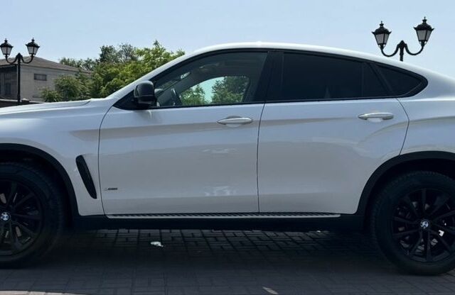 Белый БМВ Х6, объемом двигателя 3 л и пробегом 158 тыс. км за 26500 $, фото 6 на Automoto.ua