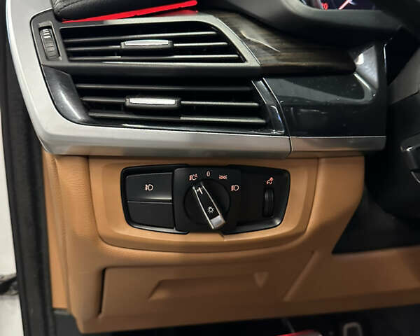 Белый БМВ Х6, объемом двигателя 3 л и пробегом 157 тыс. км за 25999 $, фото 26 на Automoto.ua