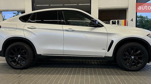 Белый БМВ Х6, объемом двигателя 3 л и пробегом 157 тыс. км за 25999 $, фото 3 на Automoto.ua