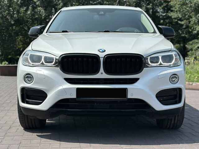 Белый БМВ Х6, объемом двигателя 3 л и пробегом 158 тыс. км за 26999 $, фото 6 на Automoto.ua