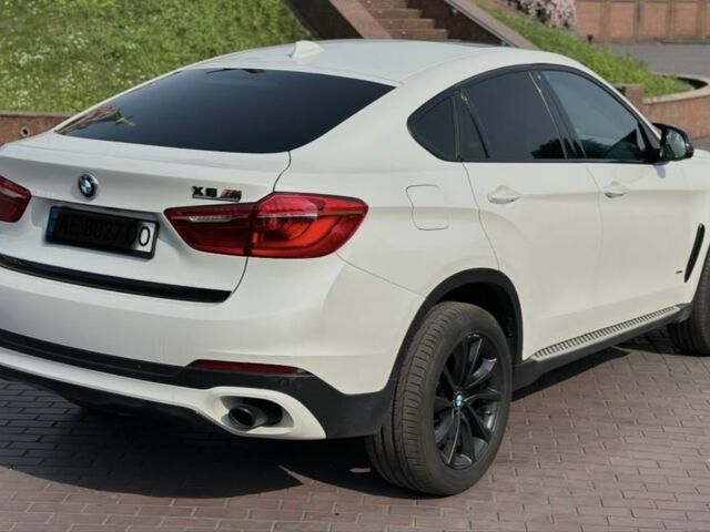 Белый БМВ Х6, объемом двигателя 3 л и пробегом 158 тыс. км за 25000 $, фото 4 на Automoto.ua
