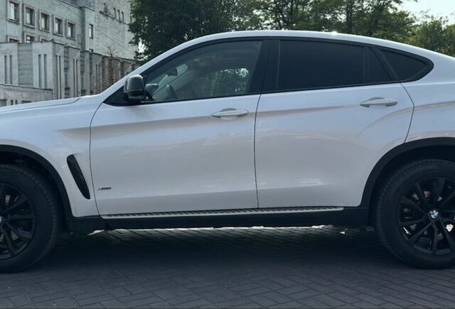 Белый БМВ Х6, объемом двигателя 3 л и пробегом 158 тыс. км за 25000 $, фото 7 на Automoto.ua