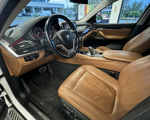 Белый БМВ Х6, объемом двигателя 3 л и пробегом 157 тыс. км за 25999 $, фото 9 на Automoto.ua