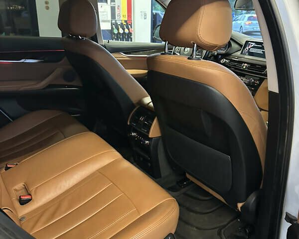 Белый БМВ Х6, объемом двигателя 3 л и пробегом 157 тыс. км за 25999 $, фото 12 на Automoto.ua