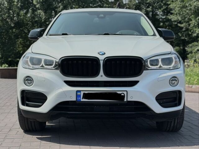Белый БМВ Х6, объемом двигателя 3 л и пробегом 158 тыс. км за 26500 $, фото 1 на Automoto.ua