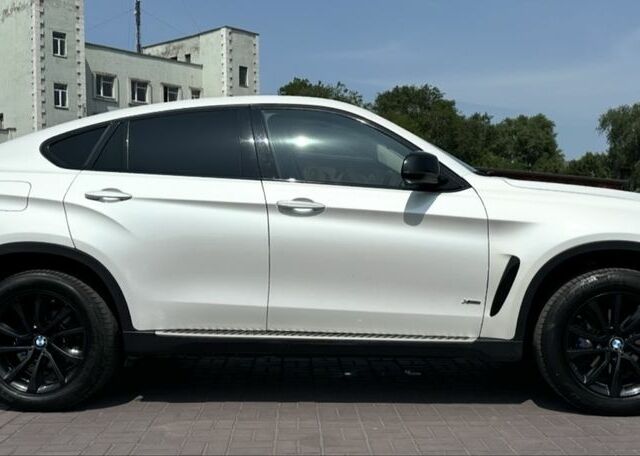 Белый БМВ Х6, объемом двигателя 3 л и пробегом 158 тыс. км за 26500 $, фото 3 на Automoto.ua