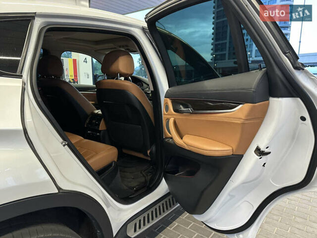 Белый БМВ Х6, объемом двигателя 3 л и пробегом 157 тыс. км за 25999 $, фото 13 на Automoto.ua