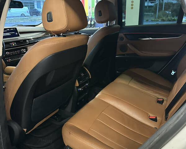 Белый БМВ Х6, объемом двигателя 3 л и пробегом 157 тыс. км за 25999 $, фото 10 на Automoto.ua