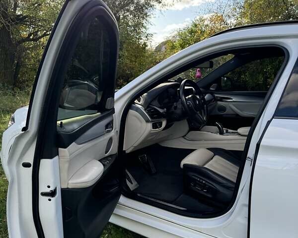 Белый БМВ Х6, объемом двигателя 3 л и пробегом 102 тыс. км за 51999 $, фото 7 на Automoto.ua