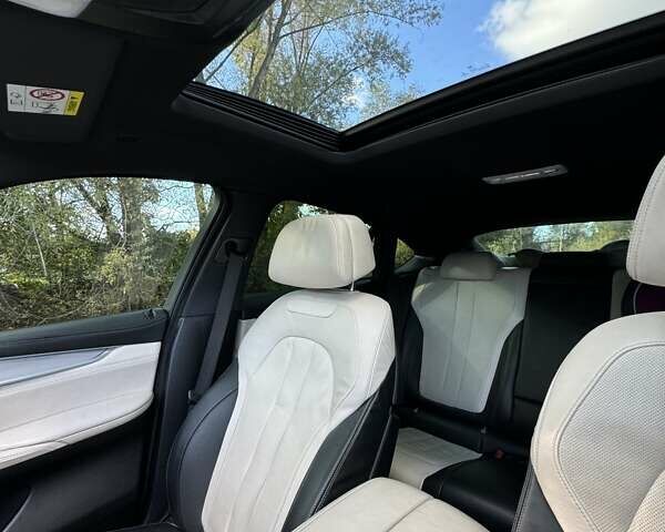 Белый БМВ Х6, объемом двигателя 3 л и пробегом 102 тыс. км за 51999 $, фото 16 на Automoto.ua