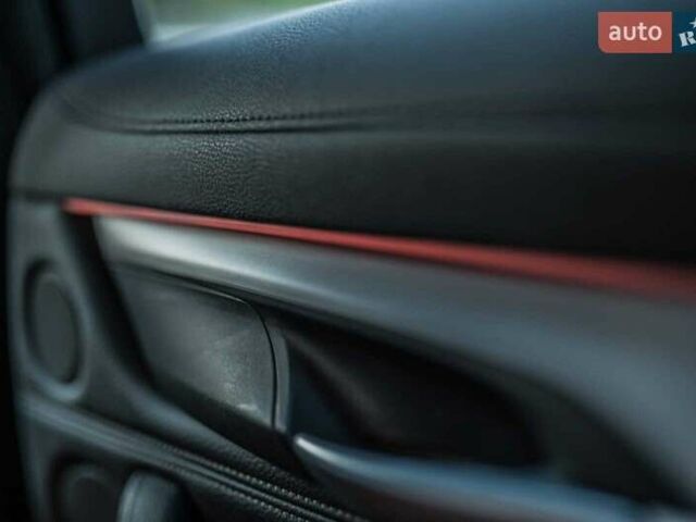 Белый БМВ Х6, объемом двигателя 3 л и пробегом 300 тыс. км за 33549 $, фото 11 на Automoto.ua