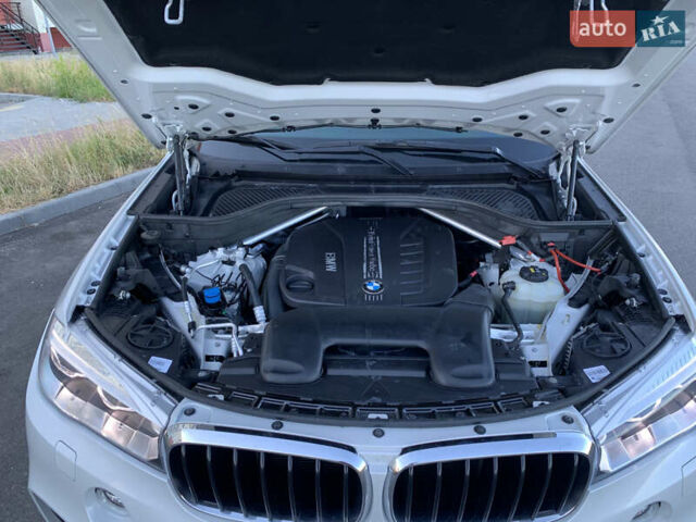 Белый БМВ Х6, объемом двигателя 3 л и пробегом 100 тыс. км за 44950 $, фото 48 на Automoto.ua