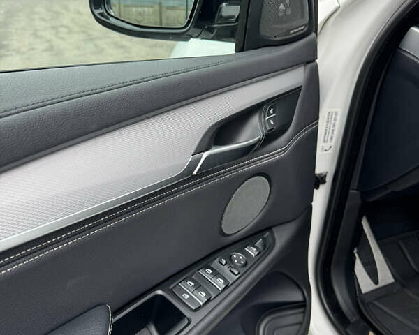 Белый БМВ Х6, объемом двигателя 2.99 л и пробегом 121 тыс. км за 48000 $, фото 12 на Automoto.ua