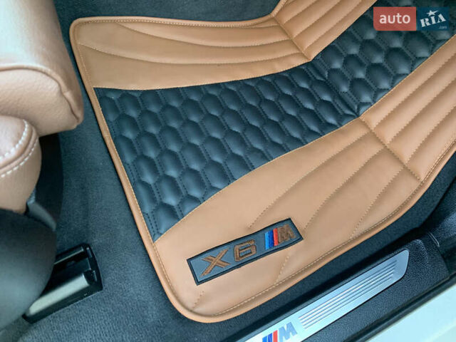 Белый БМВ Х6, объемом двигателя 3 л и пробегом 100 тыс. км за 44950 $, фото 41 на Automoto.ua