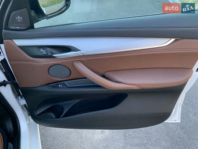 Белый БМВ Х6, объемом двигателя 3 л и пробегом 100 тыс. км за 44950 $, фото 43 на Automoto.ua