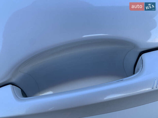 Белый БМВ Х6, объемом двигателя 3 л и пробегом 100 тыс. км за 44950 $, фото 50 на Automoto.ua