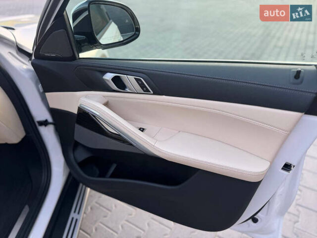 Белый БМВ Х6, объемом двигателя 3 л и пробегом 105 тыс. км за 58000 $, фото 17 на Automoto.ua