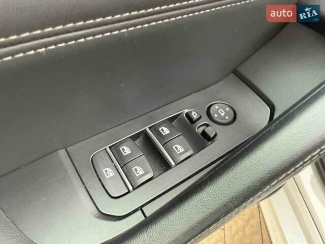 Білий БМВ Х6, об'ємом двигуна 3 л та пробігом 36 тис. км за 79900 $, фото 16 на Automoto.ua