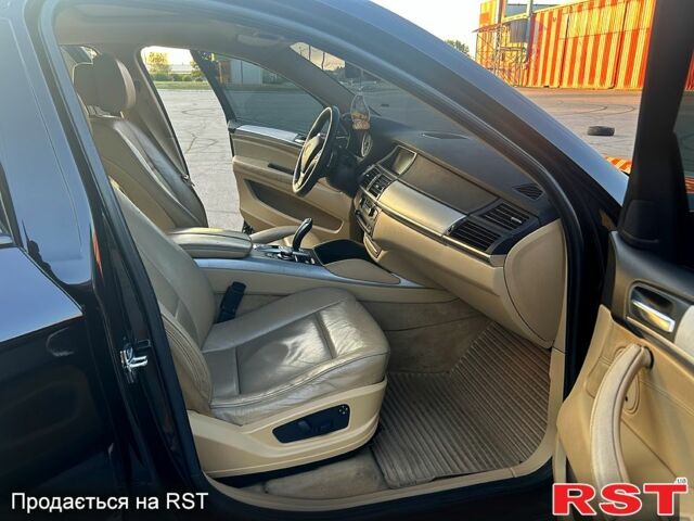 Чорний БМВ Х6, об'ємом двигуна 3 л та пробігом 300 тис. км за 15600 $, фото 2 на Automoto.ua
