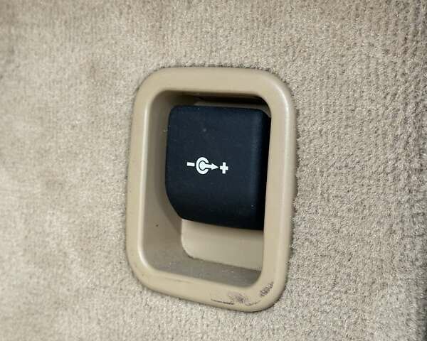 Чорний БМВ Х6, об'ємом двигуна 2.98 л та пробігом 210 тис. км за 11500 $, фото 19 на Automoto.ua