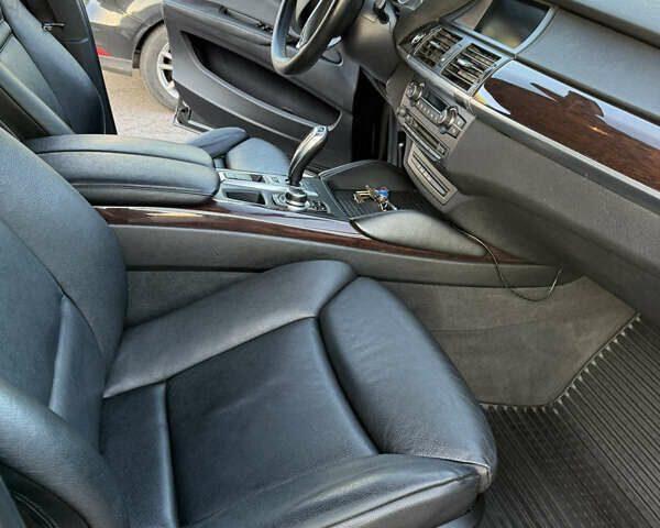 Чорний БМВ Х6, об'ємом двигуна 2.99 л та пробігом 360 тис. км за 24000 $, фото 12 на Automoto.ua