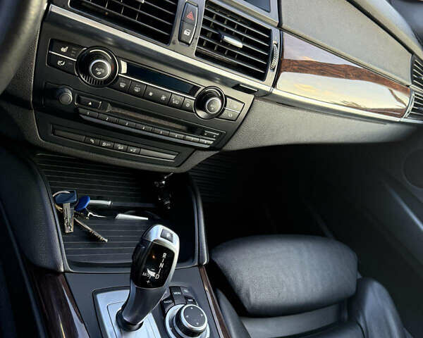 Чорний БМВ Х6, об'ємом двигуна 2.99 л та пробігом 360 тис. км за 24000 $, фото 10 на Automoto.ua