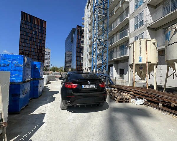 Чорний БМВ Х6, об'ємом двигуна 3 л та пробігом 310 тис. км за 20000 $, фото 2 на Automoto.ua