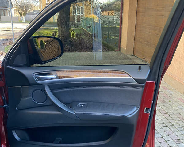 Красный БМВ Х6, объемом двигателя 3 л и пробегом 240 тыс. км за 15000 $, фото 16 на Automoto.ua