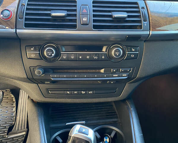 Красный БМВ Х6, объемом двигателя 3 л и пробегом 240 тыс. км за 15000 $, фото 26 на Automoto.ua