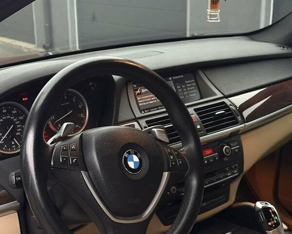 Красный БМВ Х6, объемом двигателя 3 л и пробегом 182 тыс. км за 15550 $, фото 22 на Automoto.ua